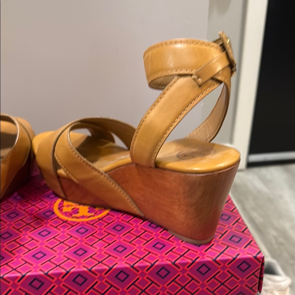 Tory Burch Tan Platform Sandals with Chunky Heel - Picture 6 of 13
